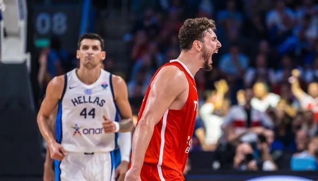 AA, 拉金压哨中 AA, 拉金压哨中